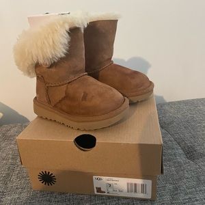 Ugg T Bailey button ||